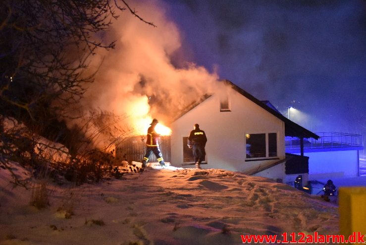 Brand i Villa. Grejsdalsvej i Grejsdalen. 02/03-2018. Kl. 19:46.