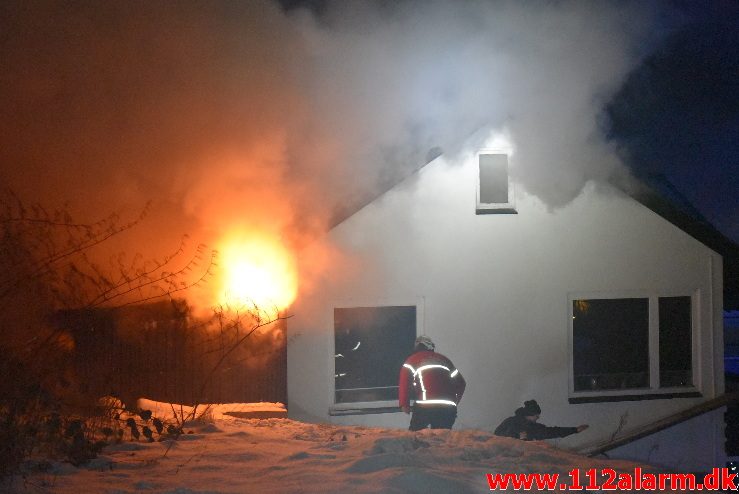 Brand i Villa. Grejsdalsvej i Grejsdalen. 02/03-2018. Kl. 19:46.