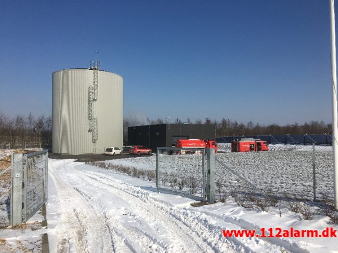 Brand i industribygning. Lergårdvej i Egtved. 04/03-2018. KL. 12:39.