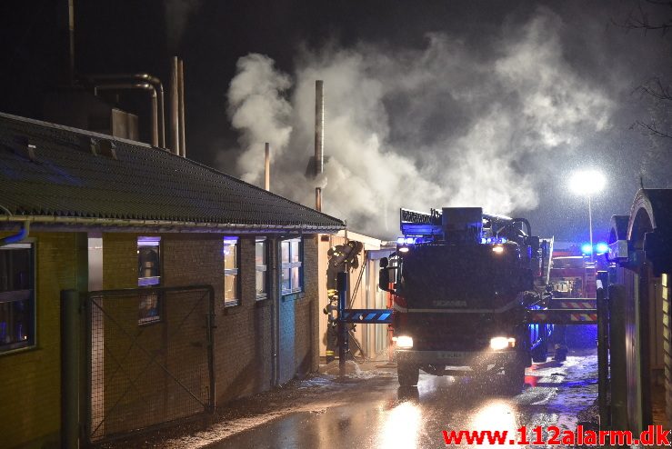 Brand i industri. Englandsvej i Vejle. 07/03-2018. Kl. 22:11.