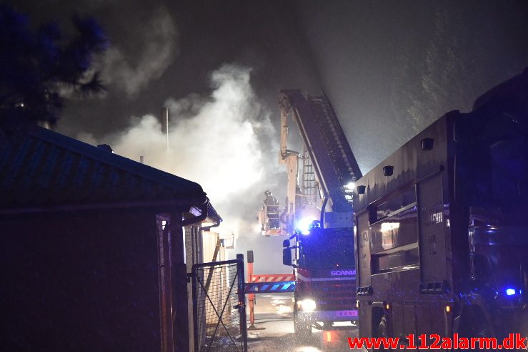 Brand i industri. Englandsvej i Vejle. 07/03-2018. Kl. 22:11.