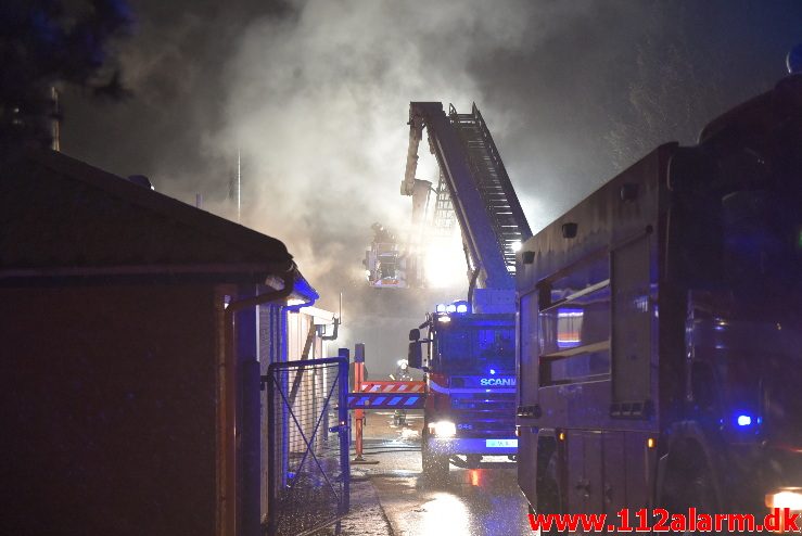 Brand i industri. Englandsvej i Vejle. 07/03-2018. Kl. 22:11.