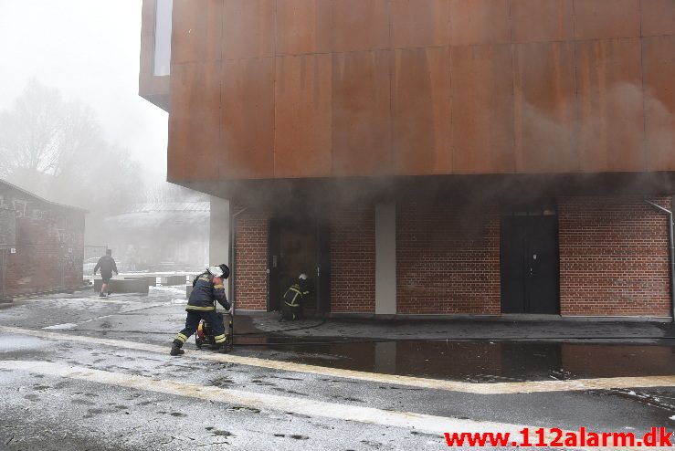 Brand i Etageejendom. Spinderigade 24 i Vejle. 08/03-2018. Kl. 14:51.