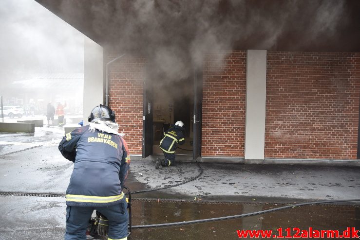 Brand i Etageejendom. Spinderigade 24 i Vejle. 08/03-2018. Kl. 14:51.