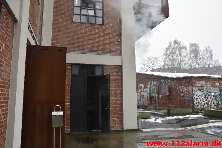 Brand i Etageejendom. Spinderigade 24 i Vejle. 08/03-2018. Kl. 14:51.