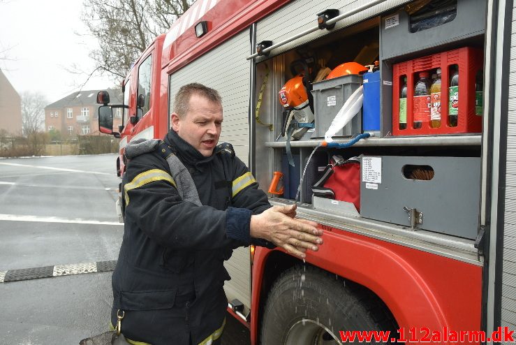 Brand i Etageejendom. Spinderigade 24 i Vejle. 08/03-2018. Kl. 14:51.