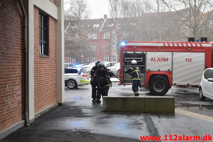 Brand i Etageejendom. Spinderigade 24 i Vejle. 08/03-2018. Kl. 14:51.