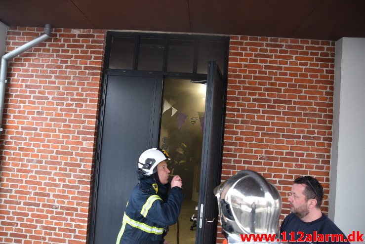 Brand i Etageejendom. Spinderigade 24 i Vejle. 08/03-2018. Kl. 14:51.