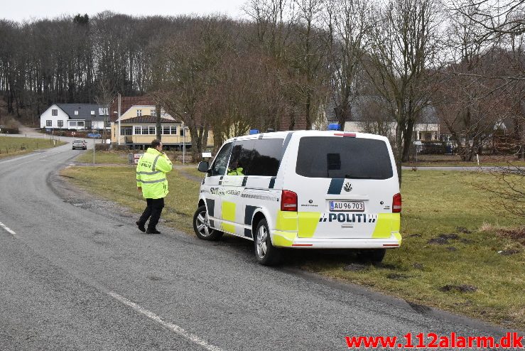 Ung pige gik igennem isen. Fårupsø ved Jelling.  13/03-2018. KL. 13:26.