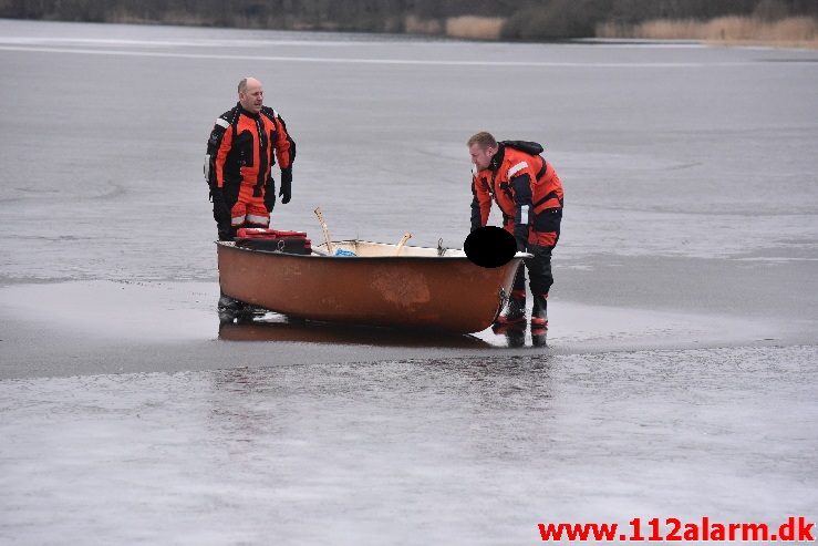 Ung pige gik igennem isen. Fårupsø ved Jelling.  13/03-2018. KL. 13:26.