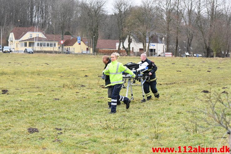 Ung pige gik igennem isen. Fårupsø ved Jelling.  13/03-2018. KL. 13:26.