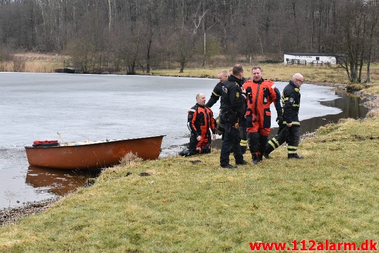 Ung pige gik igennem isen. Fårupsø ved Jelling.  13/03-2018. KL. 13:26.