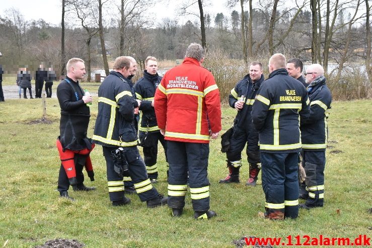 Ung pige gik igennem isen. Fårupsø ved Jelling.  13/03-2018. KL. 13:26.