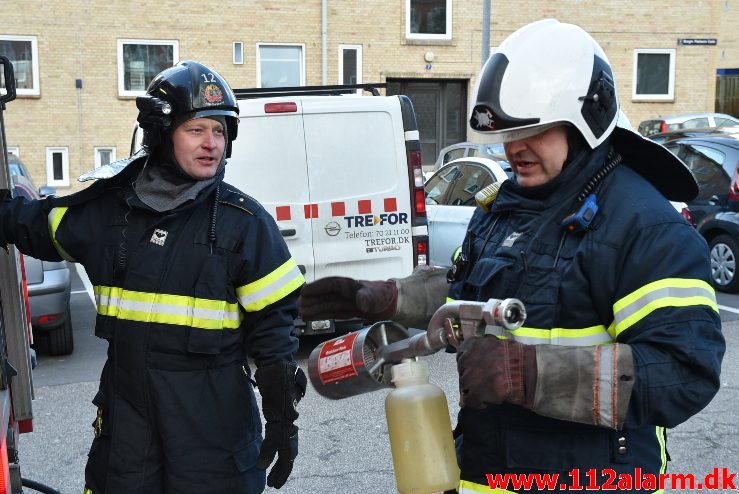 Containerbrand. Borgmester Madsens Gade i Vejle. 17/03-2018. Kl. 16:27.