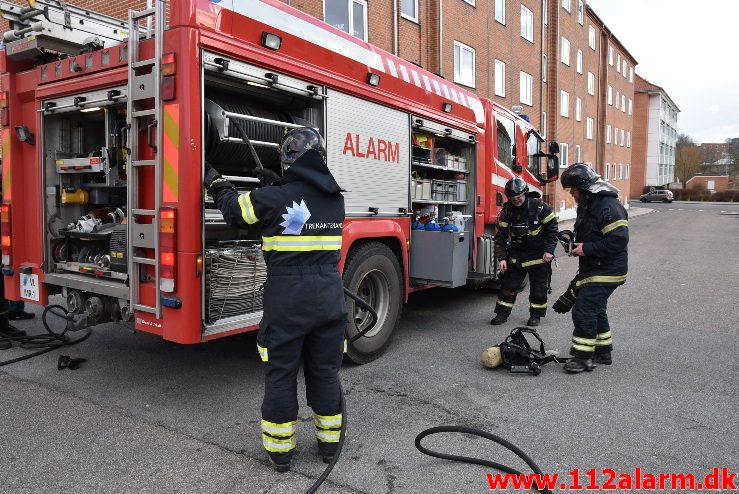 Containerbrand. Borgmester Madsens Gade i Vejle. 17/03-2018. Kl. 16:27.