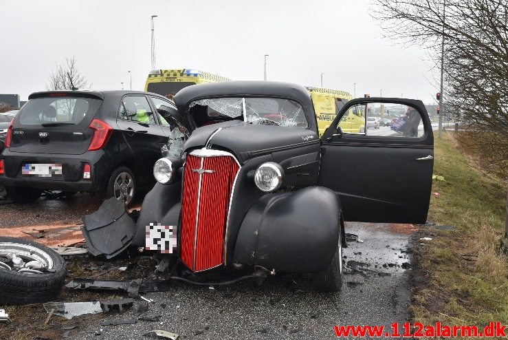 Voldsomt uheld. Fredericiavej i Vejle. 24/03-2018. Kl. 11:03.