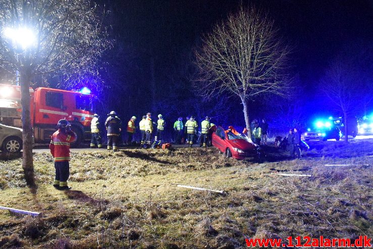 Ramte et træ med voldsom kraft. Højgårdvej ved Holtum. 04/04-2018. Kl. 21:33.