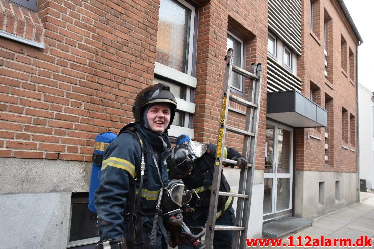 Brand i etageejendom. Staldgårdsgade i Vejle. 06/04-2018. Kl. 18:35.