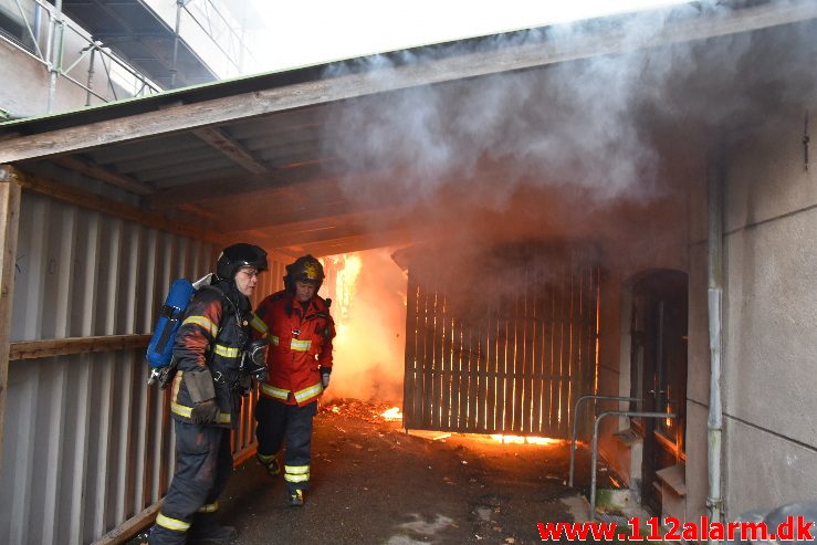 Brand i etageejendom. Staldgårdsgade i Vejle. 06/04-2018. Kl. 18:35.