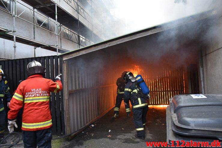 Brand i etageejendom. Staldgårdsgade i Vejle. 06/04-2018. Kl. 18:35.