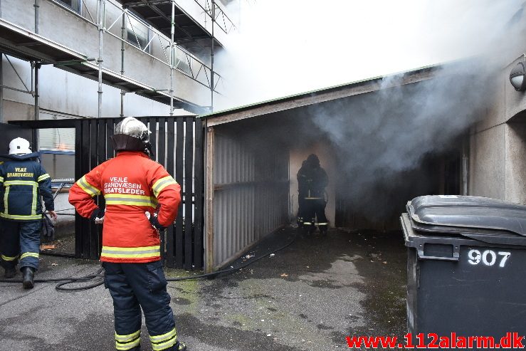 Brand i etageejendom. Staldgårdsgade i Vejle. 06/04-2018. Kl. 18:35.