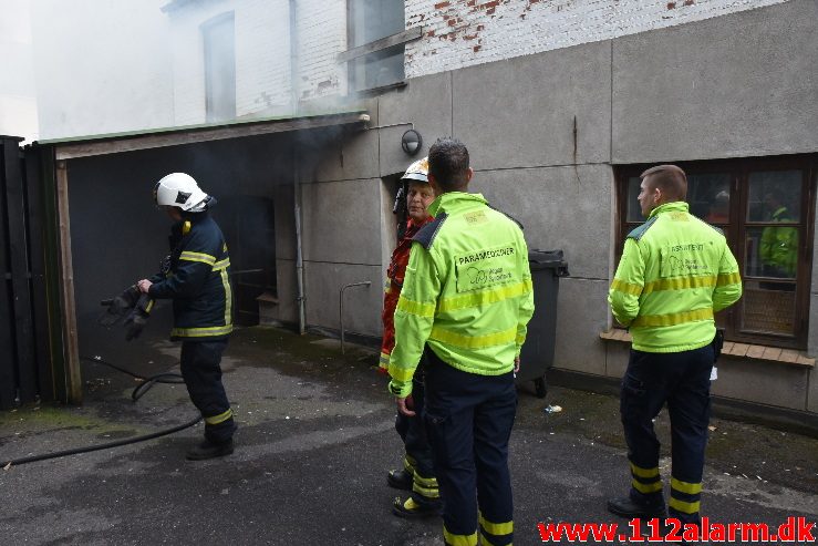 Brand i etageejendom. Staldgårdsgade i Vejle. 06/04-2018. Kl. 18:35.