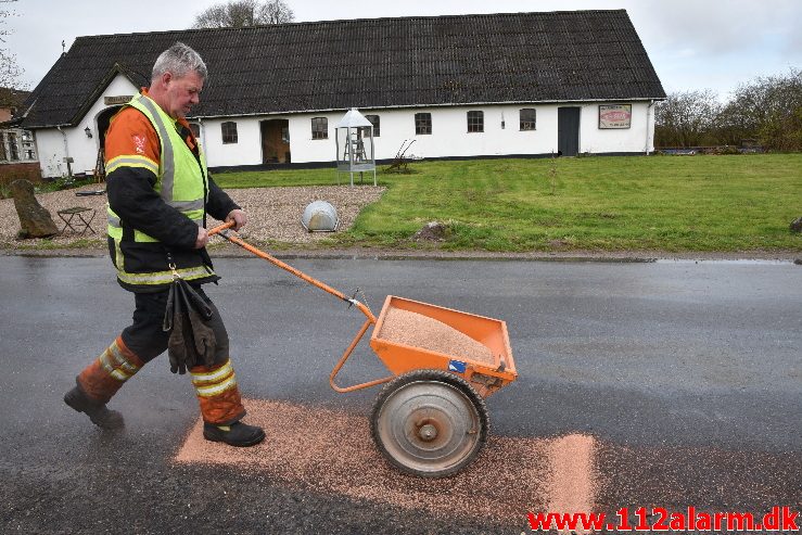 Større Forurening. Bindeballevej i Randbøl. 25/04-2018. Kl. 9:33.