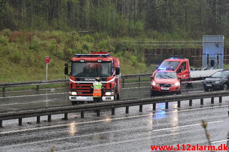 FUH med fastklemte. Motorvejen E45 i nordgående spor. 30/04-2018. Kl. 13:19.