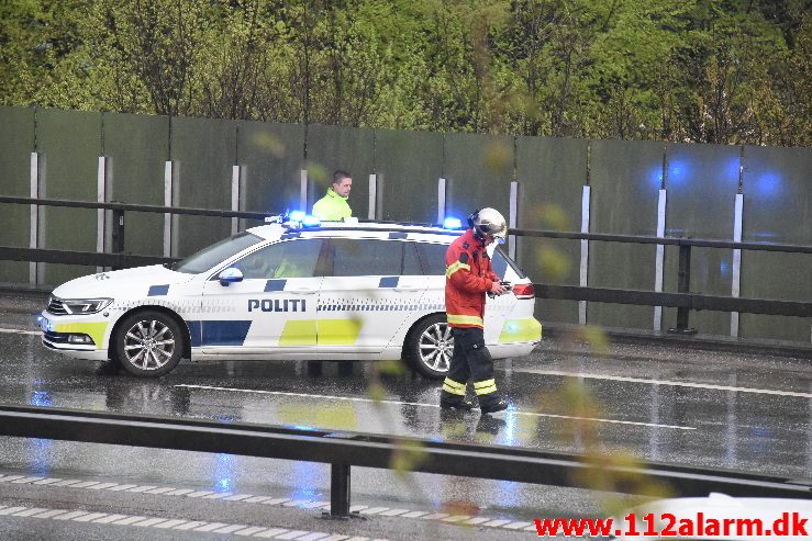 FUH med fastklemte. Motorvejen E45 i nordgående spor. 30/04-2018. Kl. 13:19.