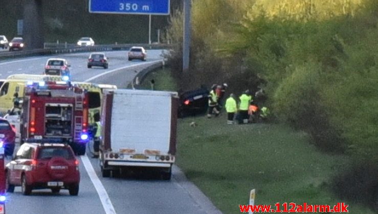 FUH med fastklemte. Østjyske Motorvej lige før Horsensvej. 05/05-2018. Kl. 19:33.