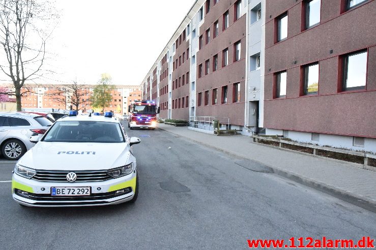 Brand i Etageejendom. Skolegade 52 i Vejle. 06/06-2018. Kl. 19:32.