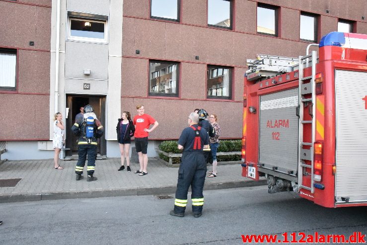 Brand i Etageejendom. Skolegade 52 i Vejle. 06/06-2018. Kl. 19:32.