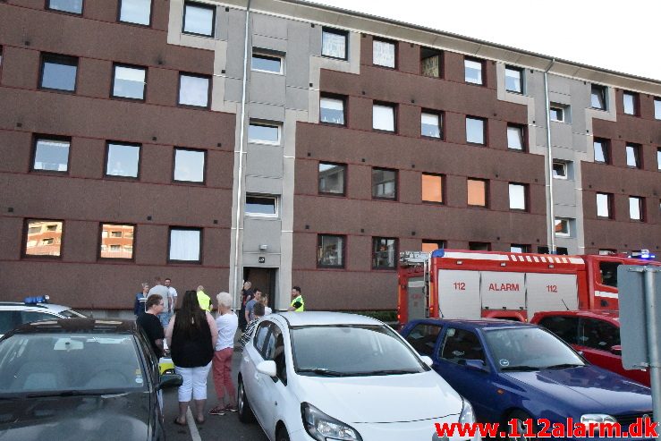 Brand i Etageejendom. Skolegade 52 i Vejle. 06/06-2018. Kl. 19:32.