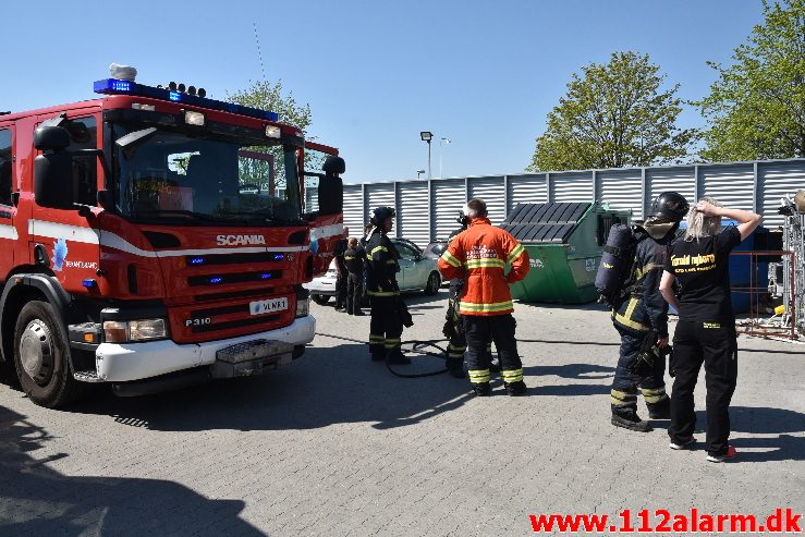 Brand i industri. Solkilde Alle 5,B i Vejle. 09/05-2018. Kl. 14:14.