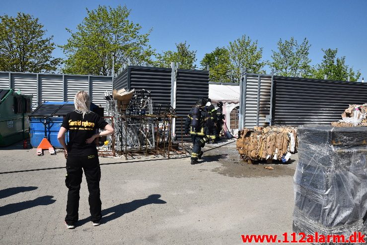 Brand i industri. Solkilde Alle 5,B i Vejle. 09/05-2018. Kl. 14:14.