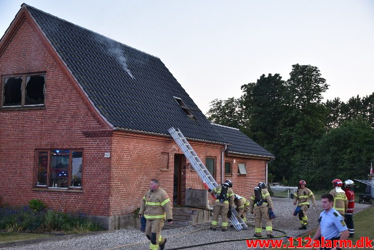 Brand i Villa. Skanderborgvej ved Uldum. 01/06-2018. KL. 21:03.