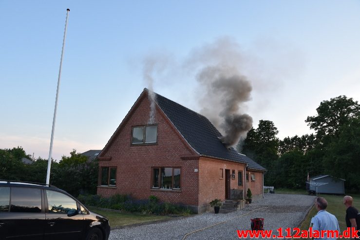 Brand i Villa. Skanderborgvej ved Uldum. 01/06-2018. KL. 21:03.