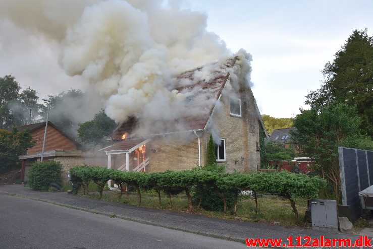 Brand i Villa. Grønholt 8 i Vejle. 02/06-2018. KL. 05:37.