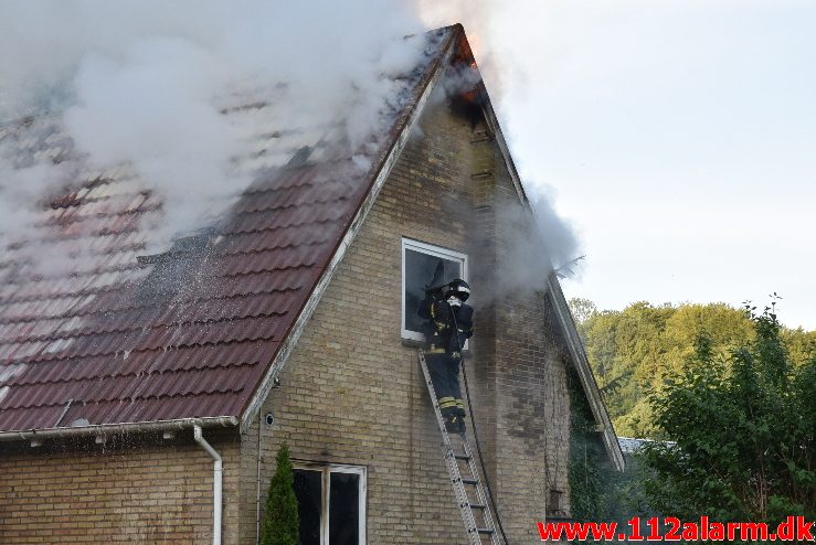 Brand i Villa. Grønholt 8 i Vejle. 02/06-2018. KL. 05:37.