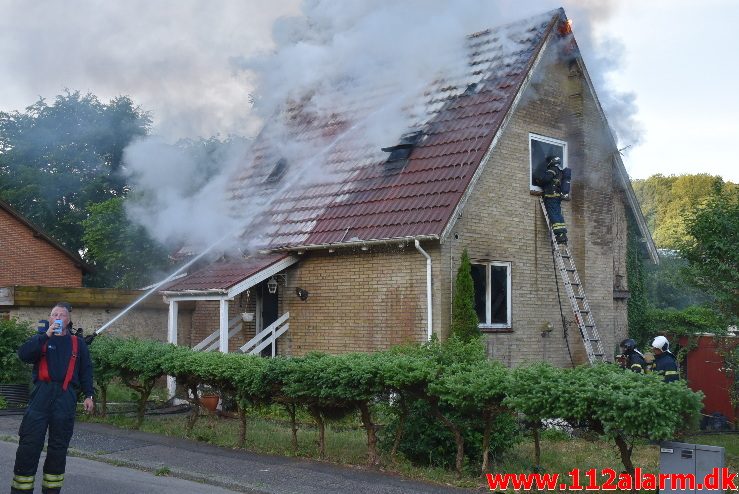 Brand i Villa. Grønholt 8 i Vejle. 02/06-2018. KL. 05:37.