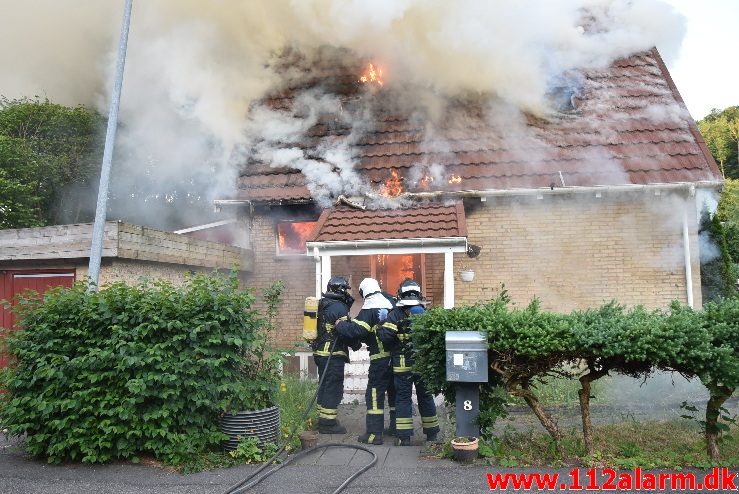 Brand i Villa. Grønholt 8 i Vejle. 02/06-2018. KL. 05:37.