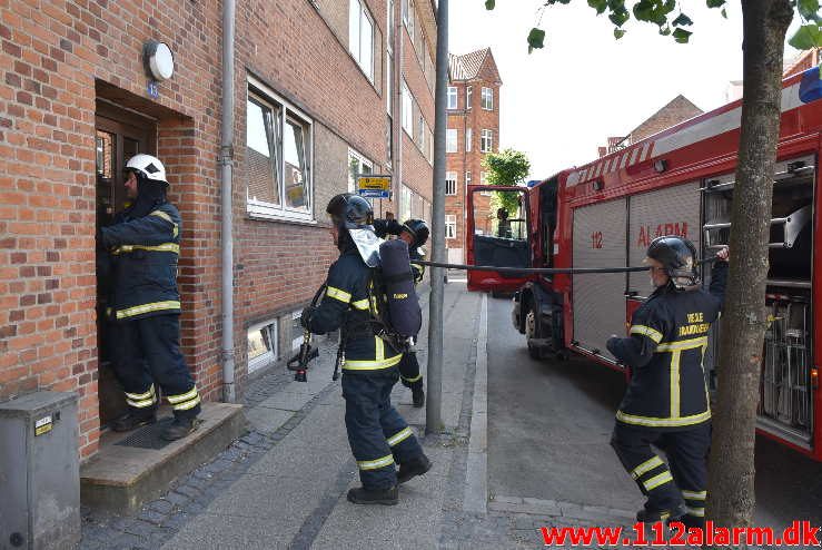 Brand i Etageejendom. Vardevej 13 i Vejle. 04/06-2018. Kl. 15:07.