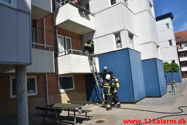 Brand i Etageejendom. Vardevej 13 i Vejle. 04/06-2018. Kl. 15:07.