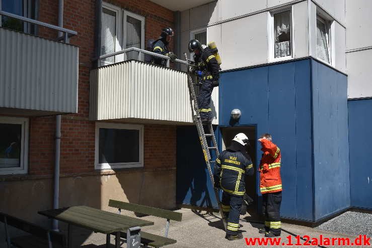 Brand i Etageejendom. Vardevej 13 i Vejle. 04/06-2018. Kl. 15:07.