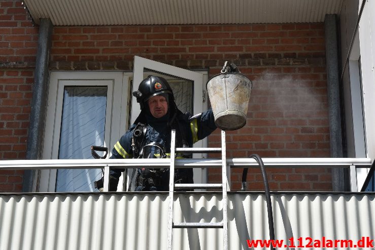 Brand i Etageejendom. Vardevej 13 i Vejle. 04/06-2018. Kl. 15:07.