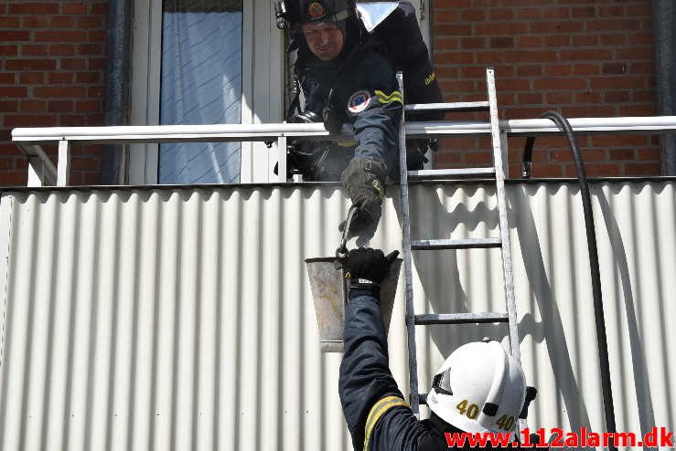 Brand i Etageejendom. Vardevej 13 i Vejle. 04/06-2018. Kl. 15:07.