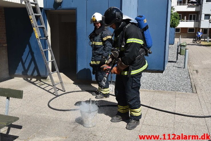 Brand i Etageejendom. Vardevej 13 i Vejle. 04/06-2018. Kl. 15:07.