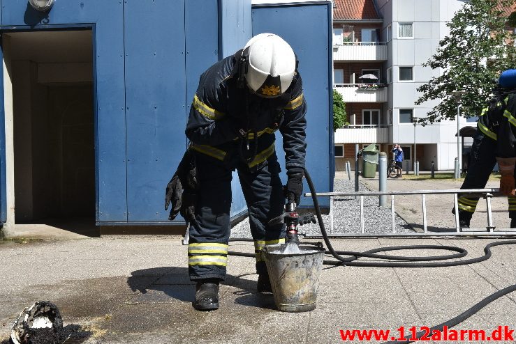 Brand i Etageejendom. Vardevej 13 i Vejle. 04/06-2018. Kl. 15:07.