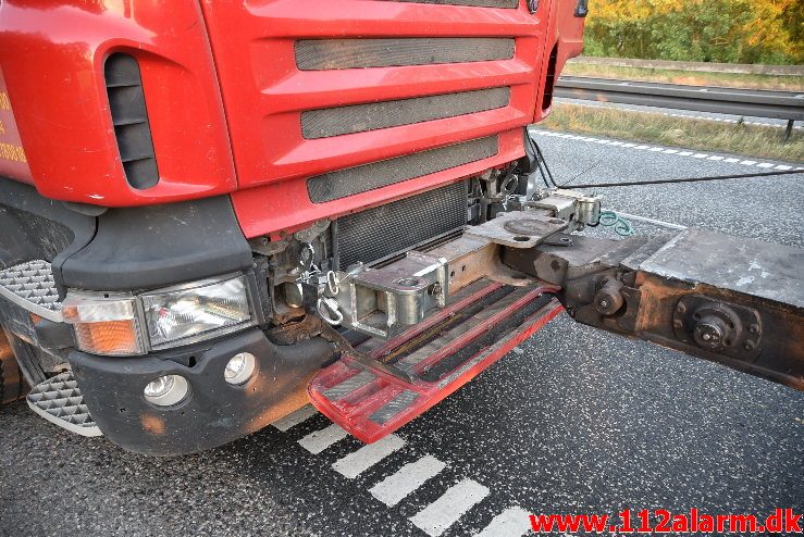 Lastbil havnet nede af skrænten. Motorvejen ved DTC. 07/06-2018. Kl. 18:50.