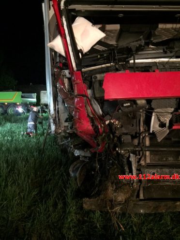 Lastbil havnet nede af skrænten. Motorvejen ved DTC. 07/06-2018. Kl. 18:50.